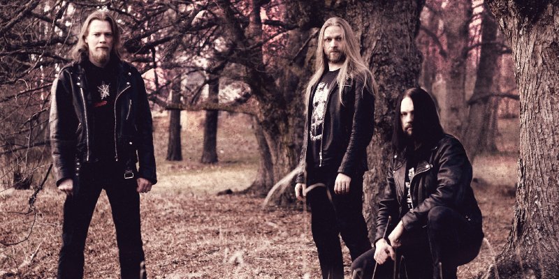 CYNABARE URNE stream HELTER SKELTER debut at "Decibel" magazine's website