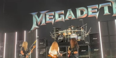 MEGADETH PERFORMS WITH LOMENZO