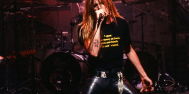  SEBASTIAN BACH Says He Was Urged By Metallica To Reconnect With His Former Bandmates In SKID ROW 