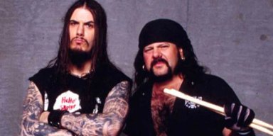  PHILIP ANSELMO Shares Picture Of Lit Candle Following VINNIE PAUL's Death 
