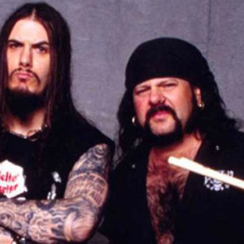  PHILIP ANSELMO Shares Picture Of Lit Candle Following VINNIE PAUL's Death 