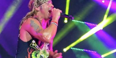  POISON Dedicates Holmdel Concert To VINNIE PAUL (Video) 