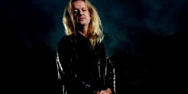  K.K. DOWNING: 'I Think JUDAS PRIEST Had A Bit Of An Identity Crisis From The Beginning' 