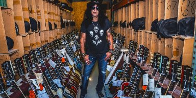  SLASH FEATURING MYLES KENNEDY AND THE CONSPIRATORS: 'Living The Dream' Artwork Unveiled; 'Driving Rain' Single Available 