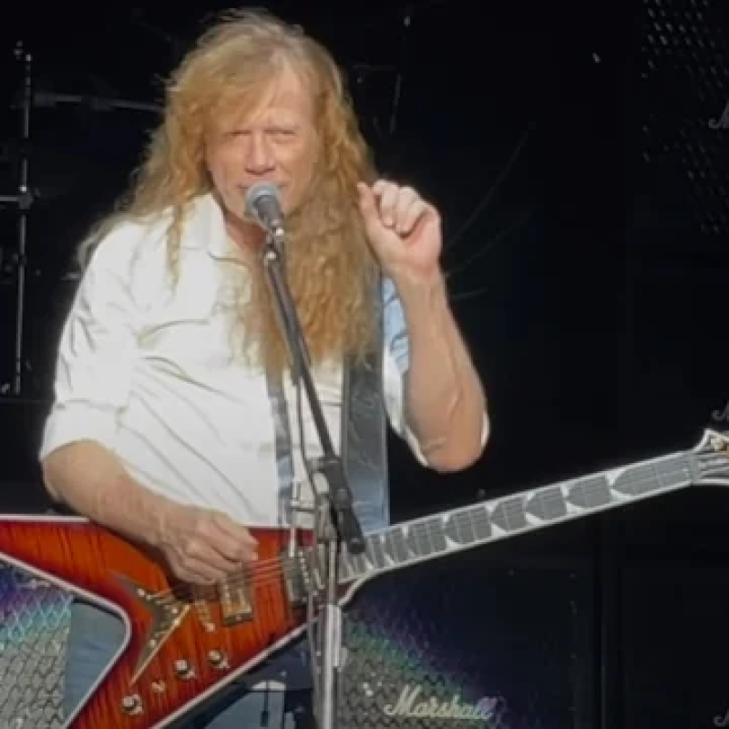 DAVE MUSTAINE Justifies Throwing Objects At Artists On Stage