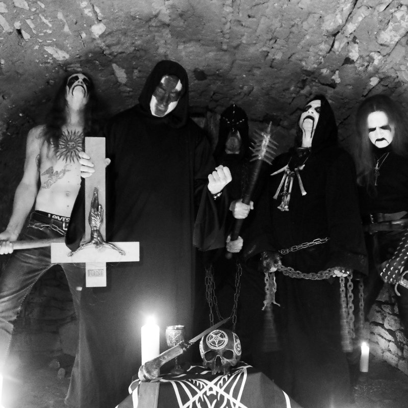 BAXAXAXA premiere new track at Transmissions From the Dark