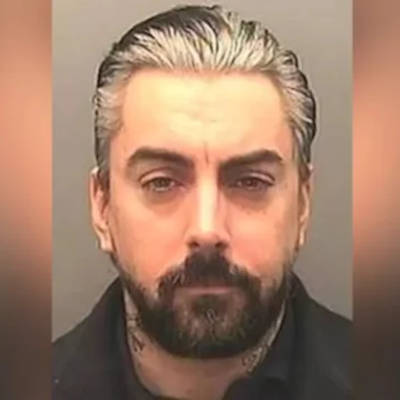 LOSTPROPHETS SINGER STABBED IN PRISON