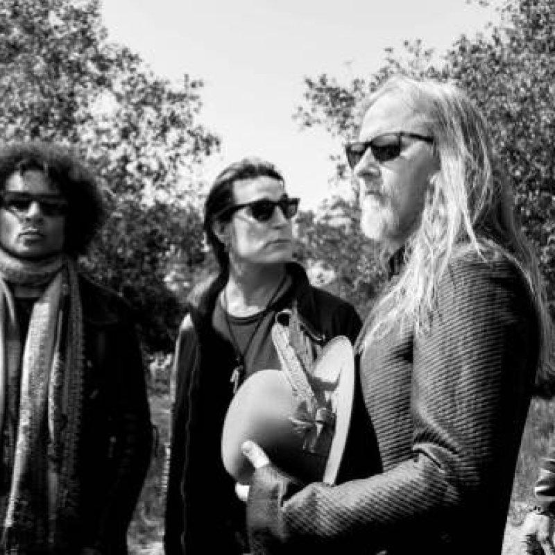  Listen To New ALICE IN CHAINS Song 'Never Fade' 