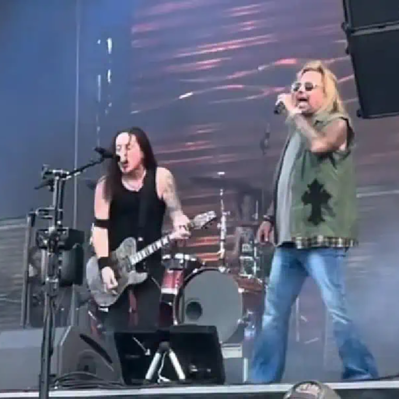 VINCE NEIL seemed to struggle during Blue Ridge Rock Festival Performance (Video)