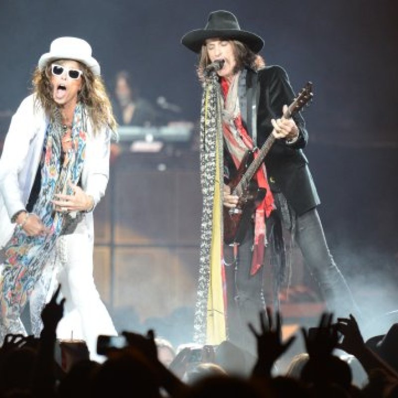Guns N&rsquo; Roses Member Gave Aerosmith Singer Steven Tyler Heroin?