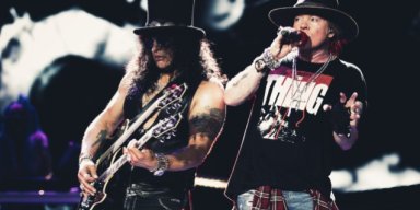 SLASH: AXL ROSE Has 'A Ton Of S**t' Recorded For Possible New GUNS N' ROSES Album 