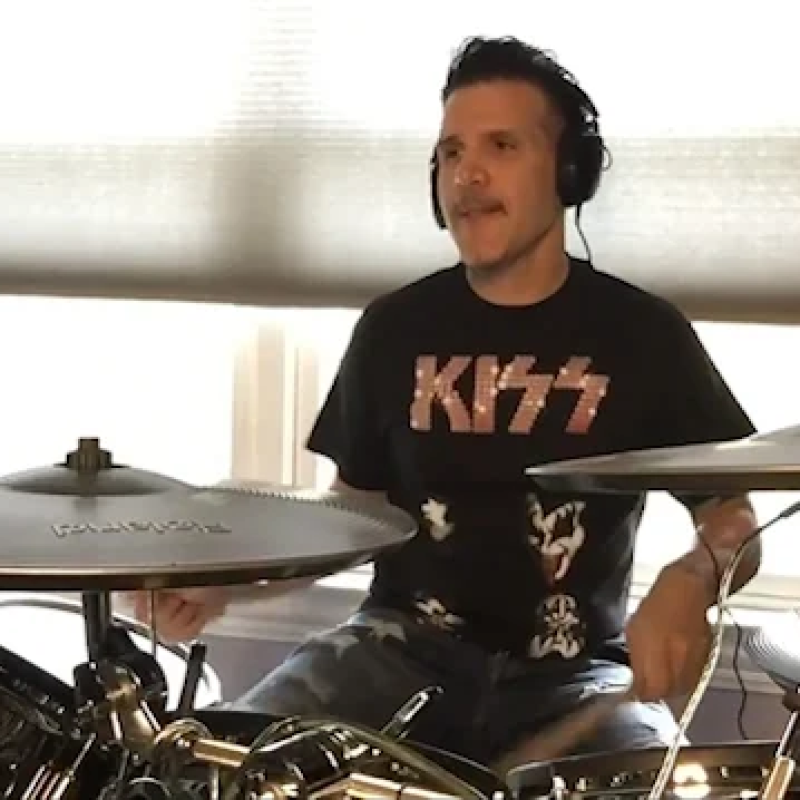 ANTHRAX And PANTERA Drummer CHARLIE BENANTE Pays Tribute To KISS On Eve Of Final-Ever Concert