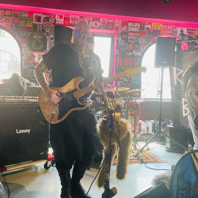 Ireland's Finest Pagan Metal Titans REN MARABOU AND THE BERSERKERS Post Fan-Filmed Live Footage Medley from HMV Store Performance in Belfast!