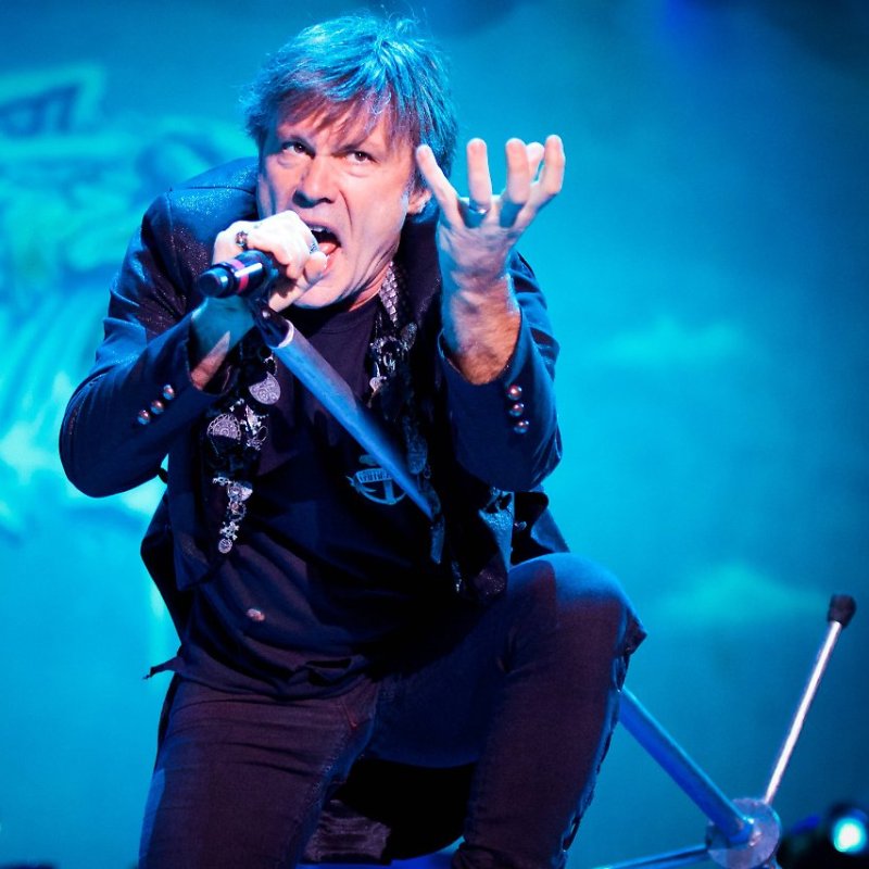  IRON MAIDEN's BRUCE DICKINSON Says ROCK AND ROLL HALL OF FAME Is 'An Utter And Complete Load Of Bollocks' 