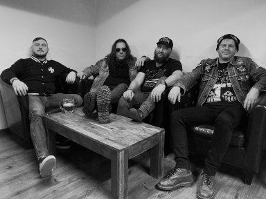 THE TROUSERS UNLEASH NEW SINGLE “RESTLESS IN PEACE”