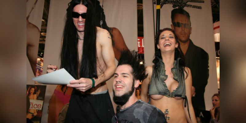 LOUDWIRE FEATURES MATT ZANE IN COVERAGE OF ONGOING STATIC-X LAWSUIT