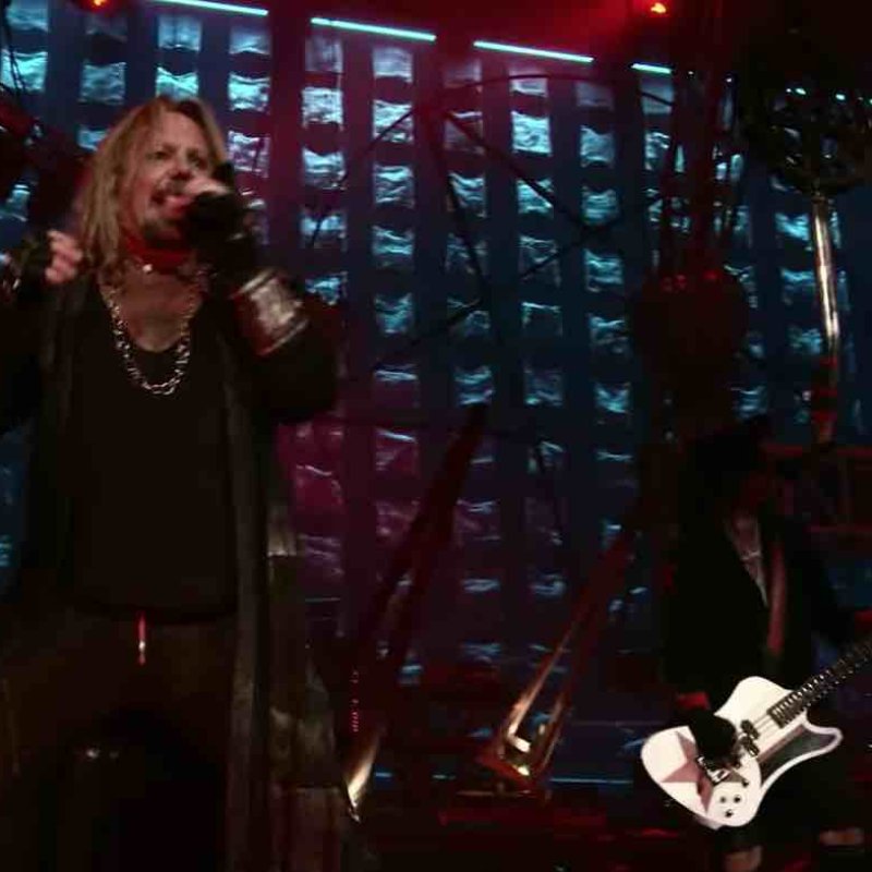  M&Ouml;TLEY CR&Uuml;E Teases Super Bowl Sunday Surprise!