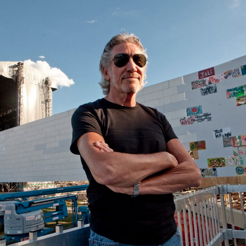Roger Waters Wants To Perform Pink Floyd&rsquo;s The Wall On US-Mexico Border!