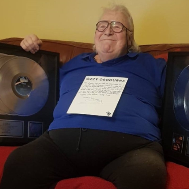  OZZY OSBOURNE Gives Terminally Ill LEE KERSLAKE Platinum Discs!