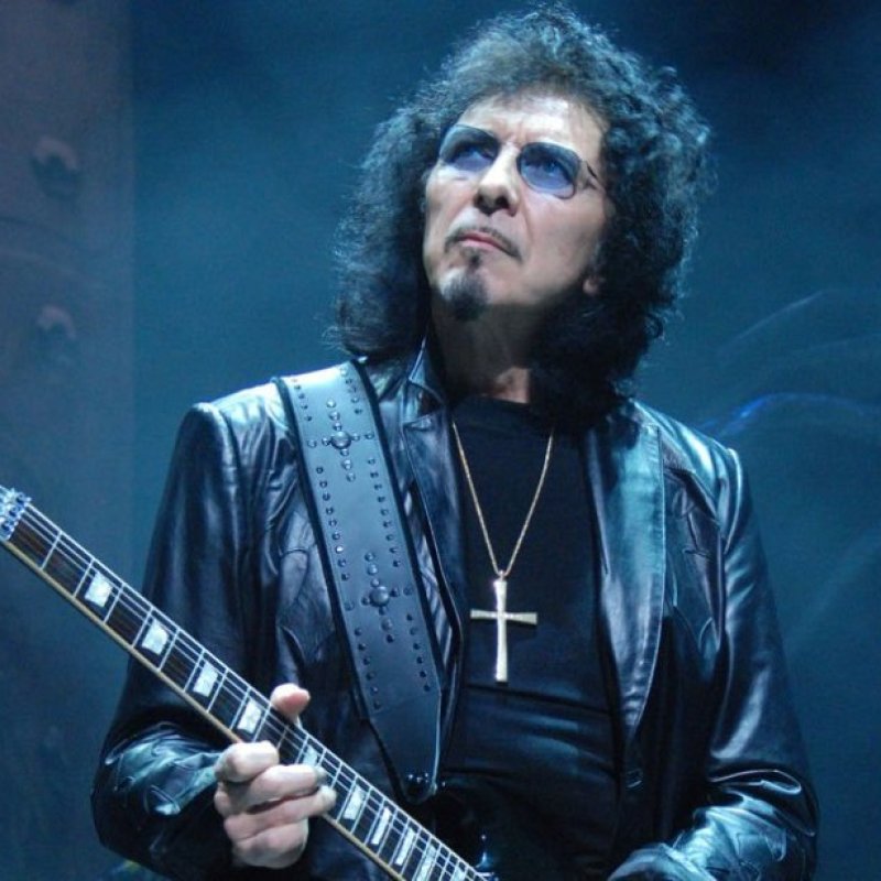  Tony Iommi Remembers Sabbath Playing for 2 People in Early Days: &lsquo;A Nutcase & A Hooker&rsquo;