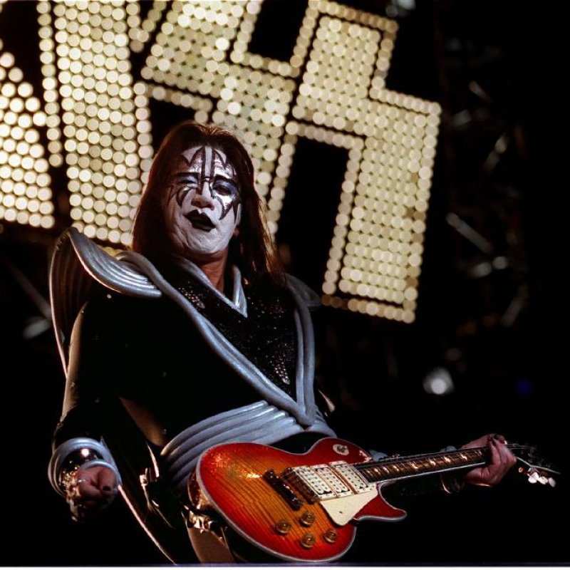  ACE FREHLEY Slams GENE SIMMONS And PAUL STANLEY! 'Now The Gloves Are Off' 