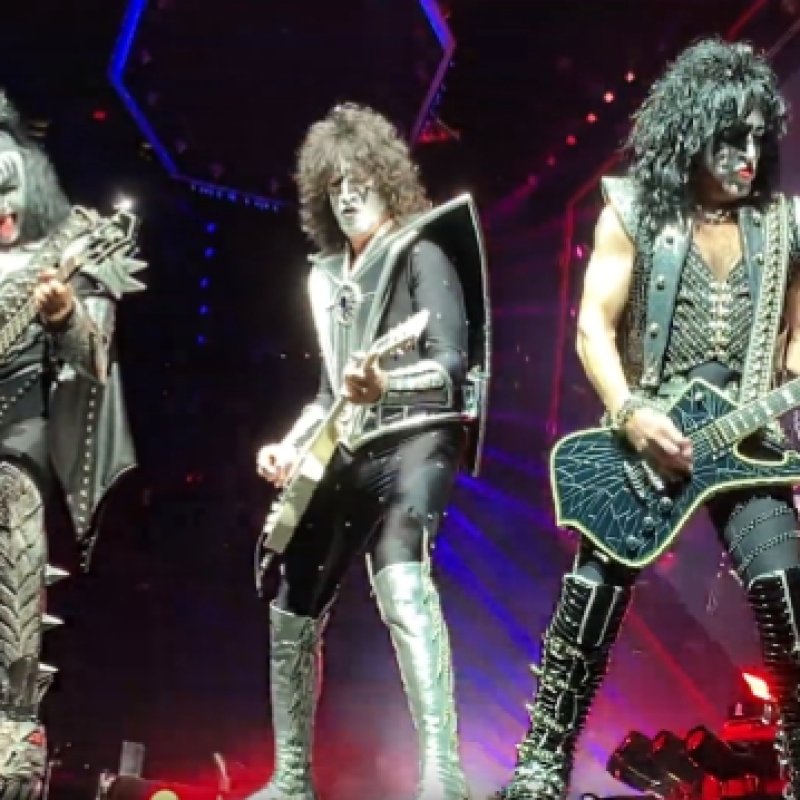 KISS: FRONT-ROW VIDEO OF PORTLAND SHOW