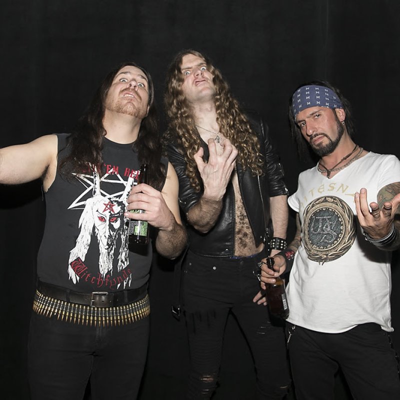 POUNDER stream HELLS HEADBANGERS debut at "Decibel" magazine's website - announce tour dates!
