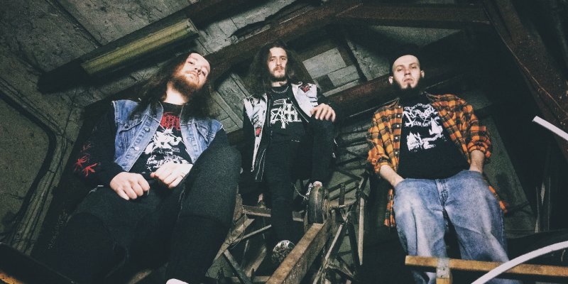 WOMBRIPPER sign with MEMENTO MORI