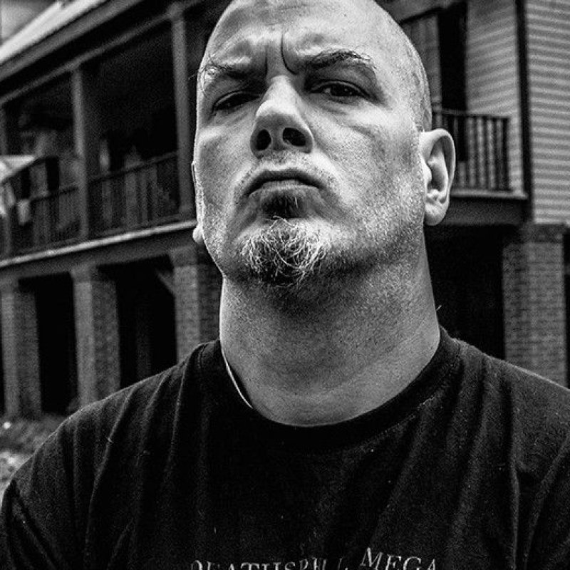  PHILIP ANSELMO Says EN MINOR Album Is 'The Darkest, Heaviest, Most Miserable S**t' He Has Ever Written!