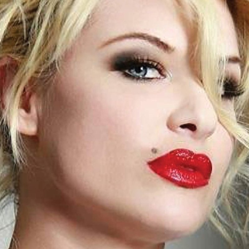 BOBBIE BROWN To Release 'Cherry On Top' Book In July