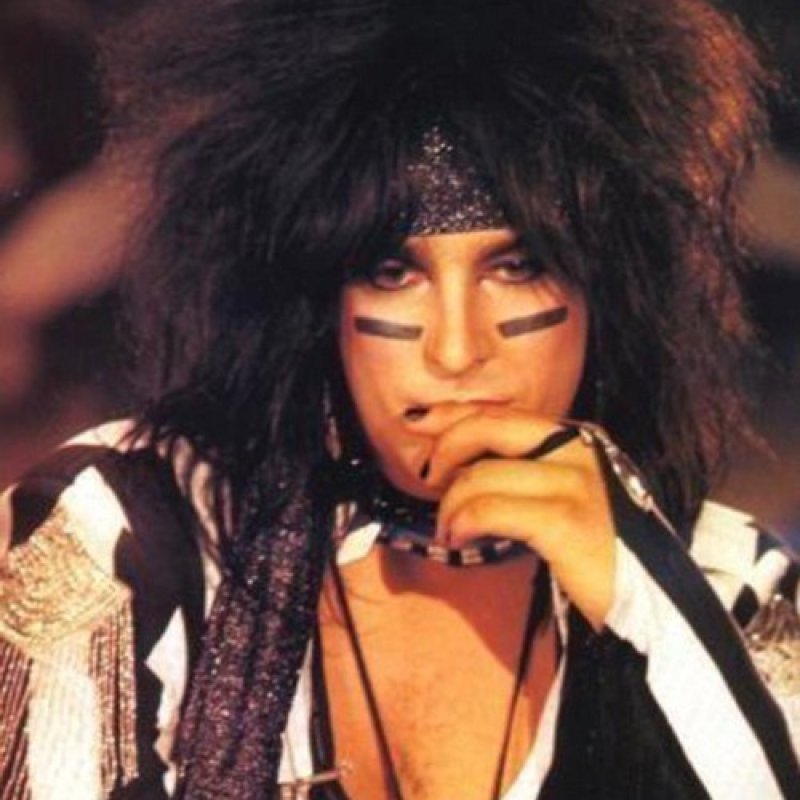 Nikki Sixx Talks "Bullies In High School"