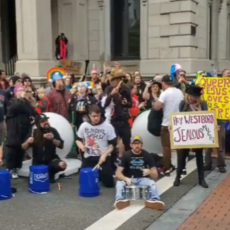  Watch LAMB OF GOD Frontman's 'Counter-Party' Against WESTBORO BAPTIST CHURCH 
