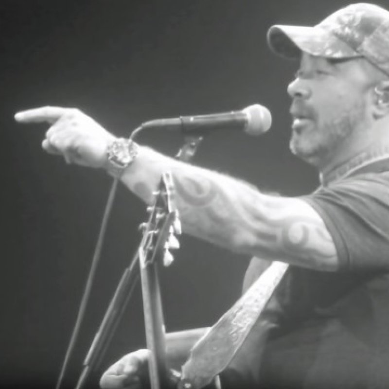 AARON LEWIS Tells Crowd &lsquo;Shut The F**k Up Or I&rsquo;m Done&rsquo; & Cuts Another Show Short!