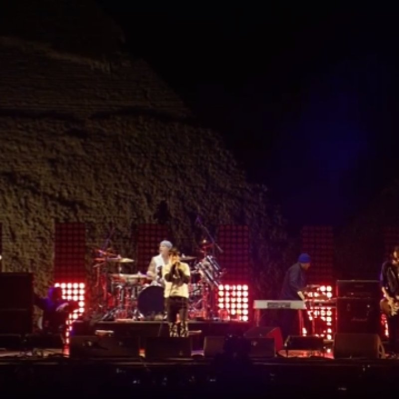  Watch RED HOT CHILI PEPPERS' Entire Concert At Egyptian Pyramids 