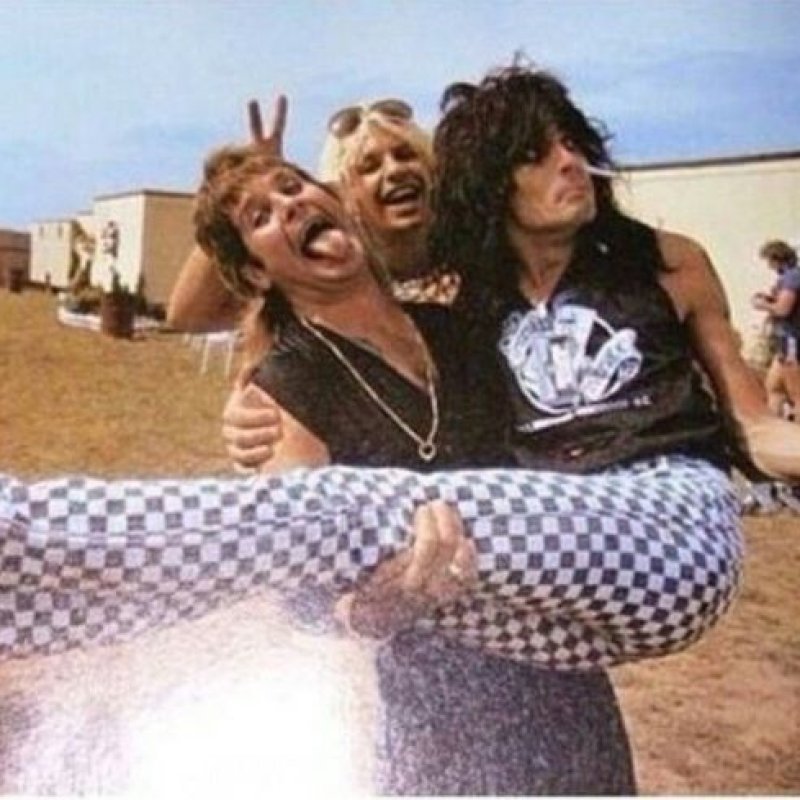 Watch Disgusting OZZY OSBOURNE Scene From M&Ouml;TLEY CR&Uuml;E&rsquo;s &lsquo;The Dirt&rsquo; Movie