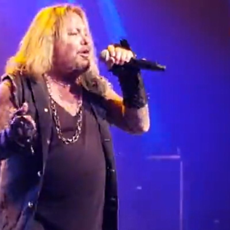 VINCE NEIL Performs M&Ouml;TLEY CR&Uuml;E Classics In Pasadena, California 