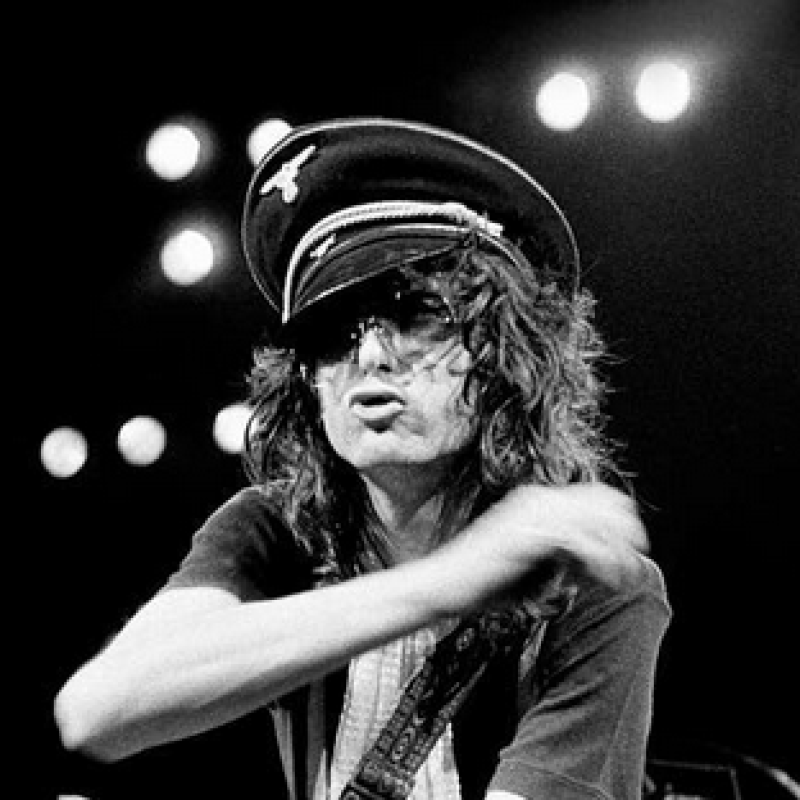 LED ZEPPELIN&rsquo;s JIMMY PAGE Gets Attacked By Fans For Wearing A N*zi Hat