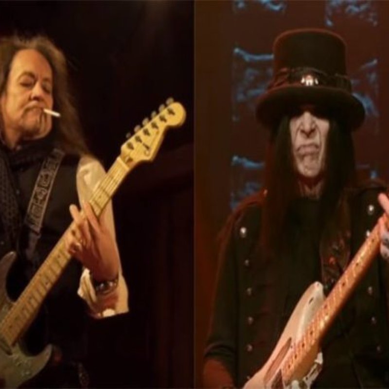 JAKE E. LEE Calls M&Ouml;TLEY CR&Uuml;E&rsquo;s MICK MARS A Racist Who Wanted To Attack Him