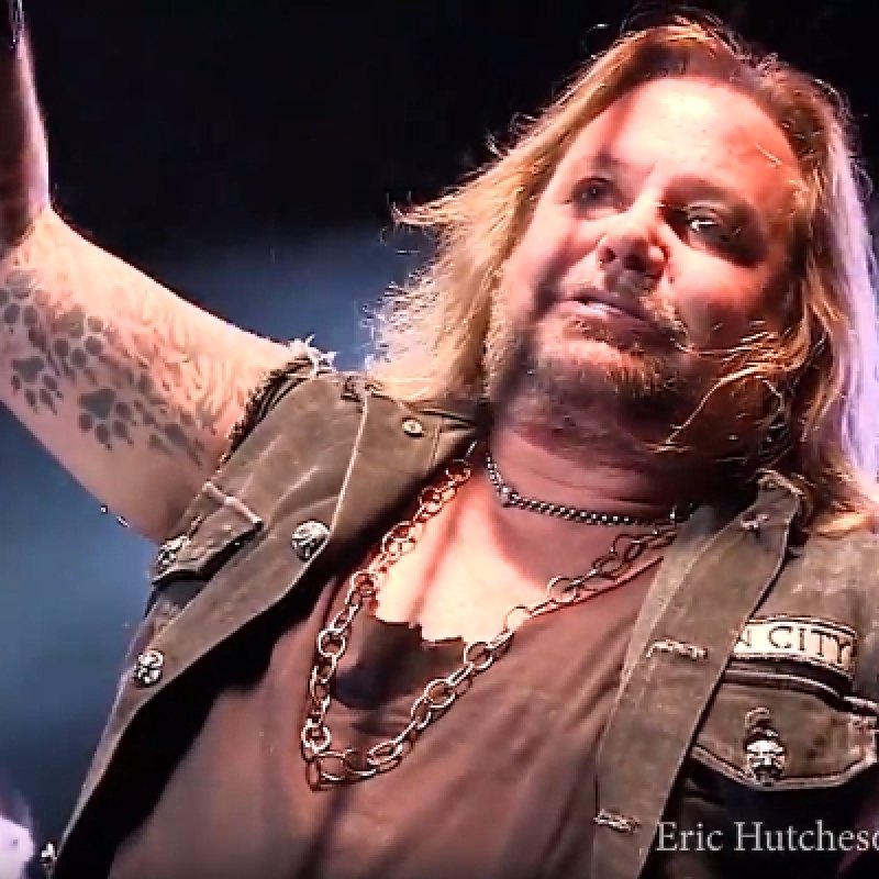  Watch VINCE NEIL: Multi-Camera Video Of Recent Solo Concert 