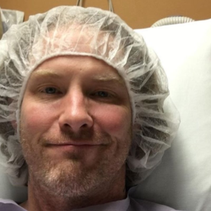 COREY TAYLOR Undergoing Surgery On Both Knees 