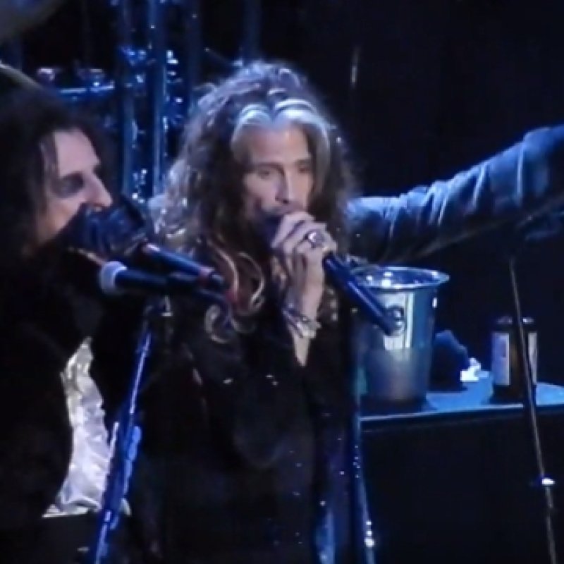 STEVEN TYLER, MARILYN MANSON Join HOLLYWOOD VAMPIRES On Stage