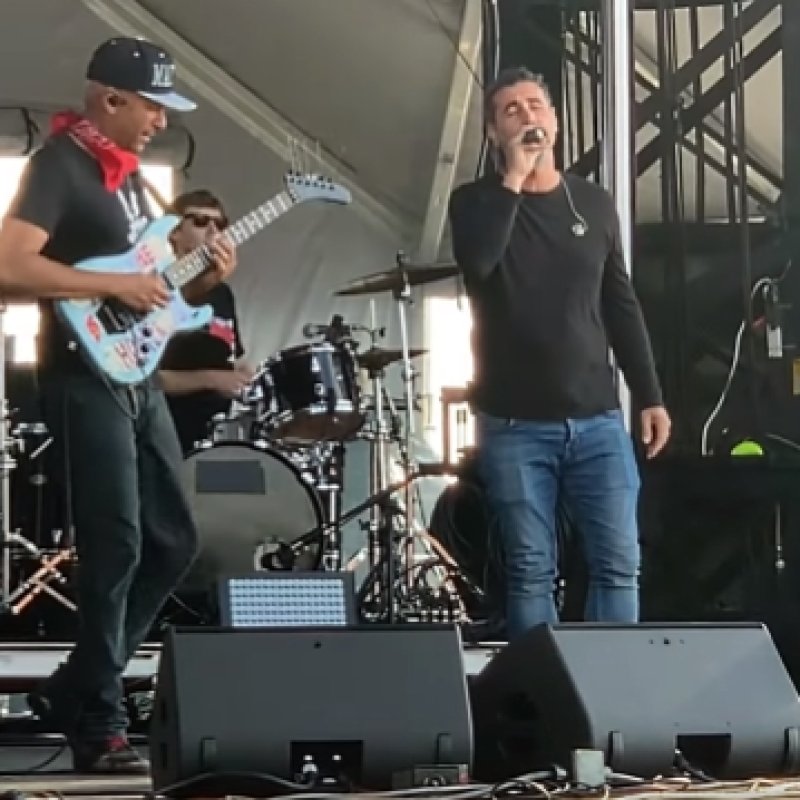  SERJ TANKIAN Joins TOM MORELLO For 'Like A Stone' Performance At SONIC TEMPLE (Video) 