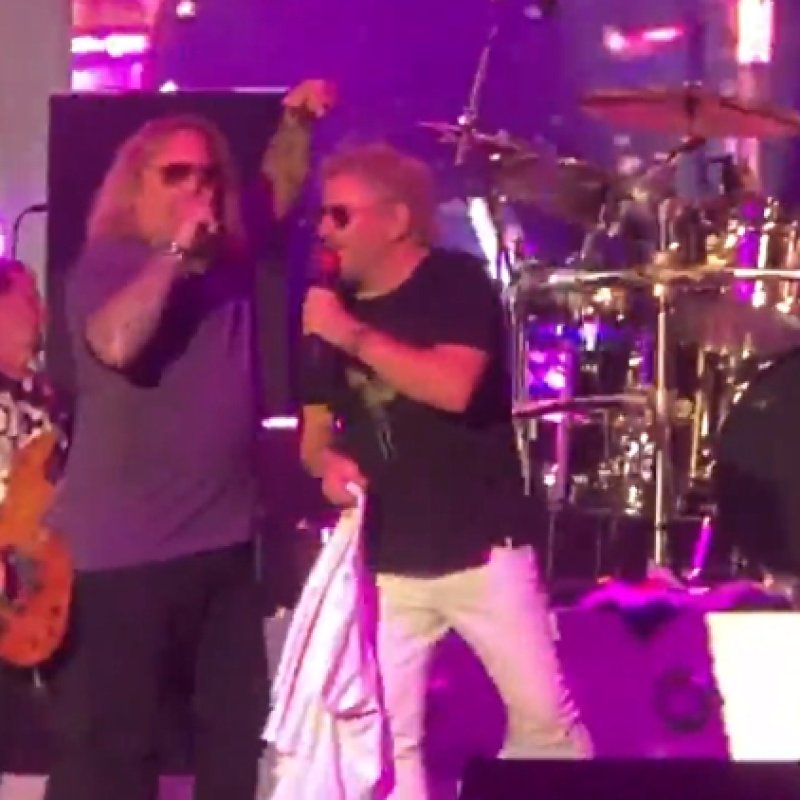  VINCE NEIL Joins SAMMY HAGAR For Cover Of 'Rock Candy' 
