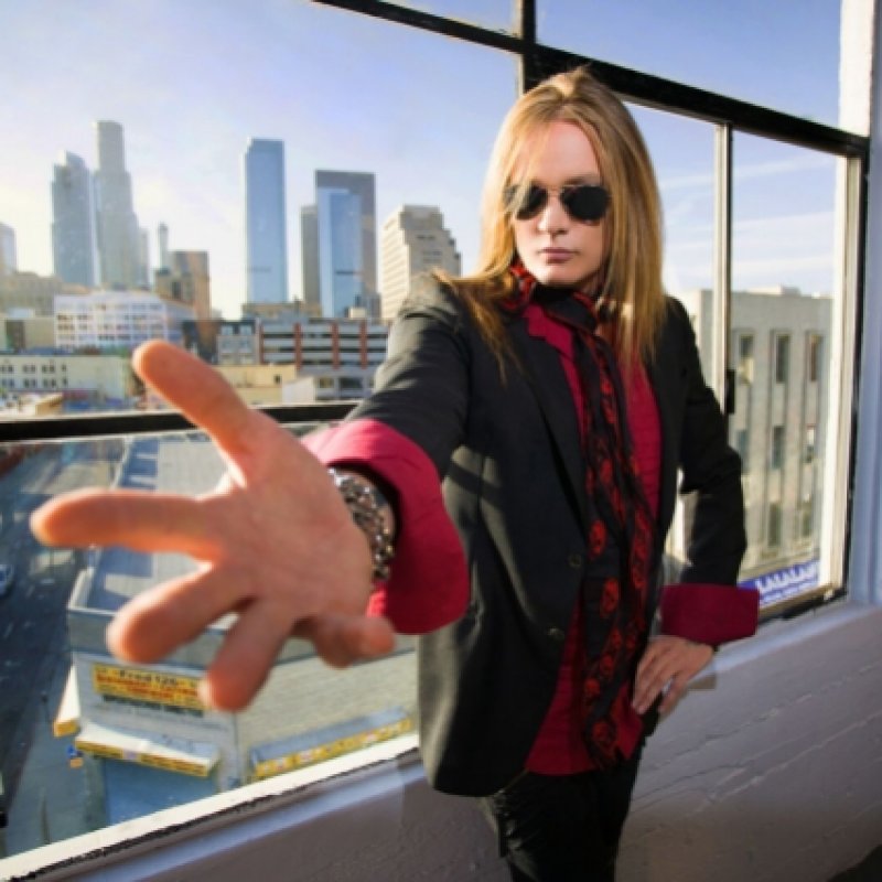  SEBASTIAN BACH To Perform SKID ROW's Entire Debut Album On 30th-Anniversary Tour 