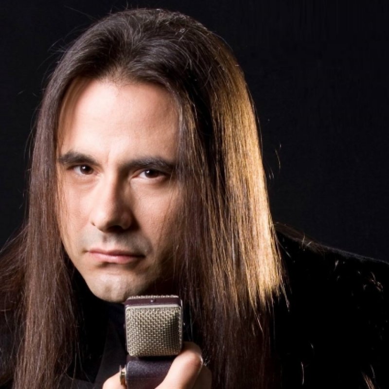 FORMER ANGRA SINGER DIES