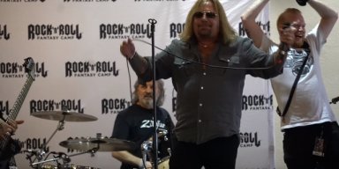 Video Of VINCE NEIL Singing At 'Rock 'N' Roll Fantasy Camp' 