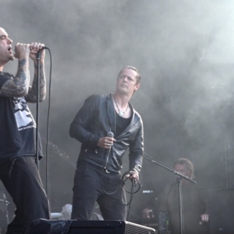 PHILIP ANSELMO & SATYRICON Frontman Perform 'I'm Broken'