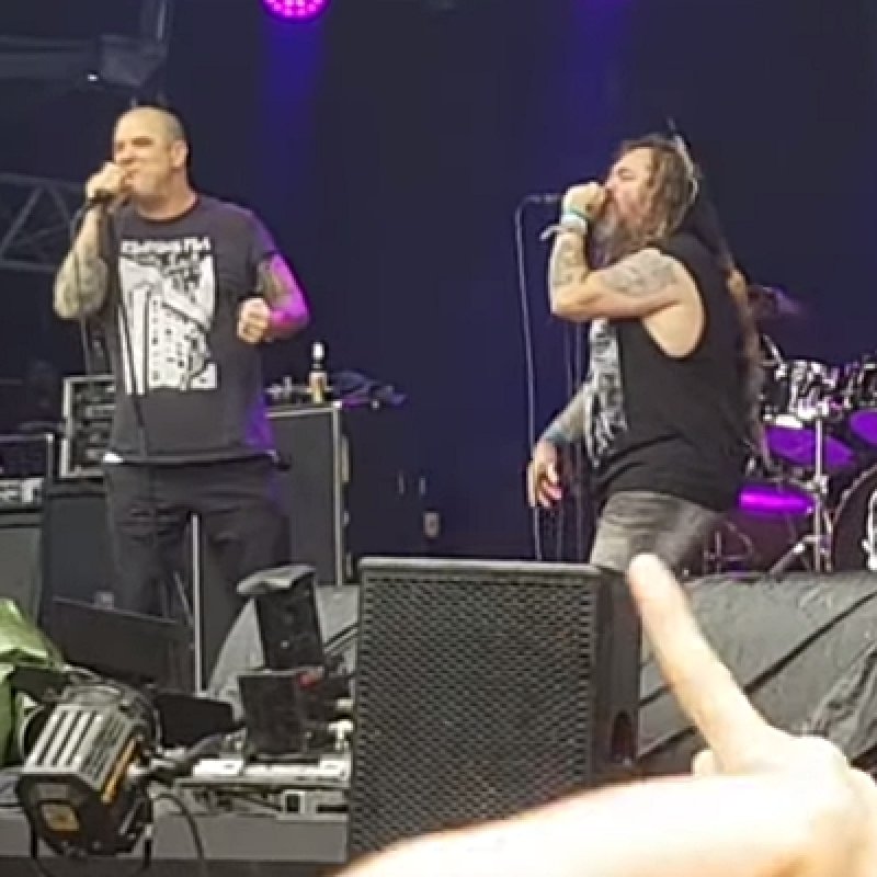 PHILIP ANSELMO & MAX CAVALERA Perform 'Walk' At DYNAMO METALFEST