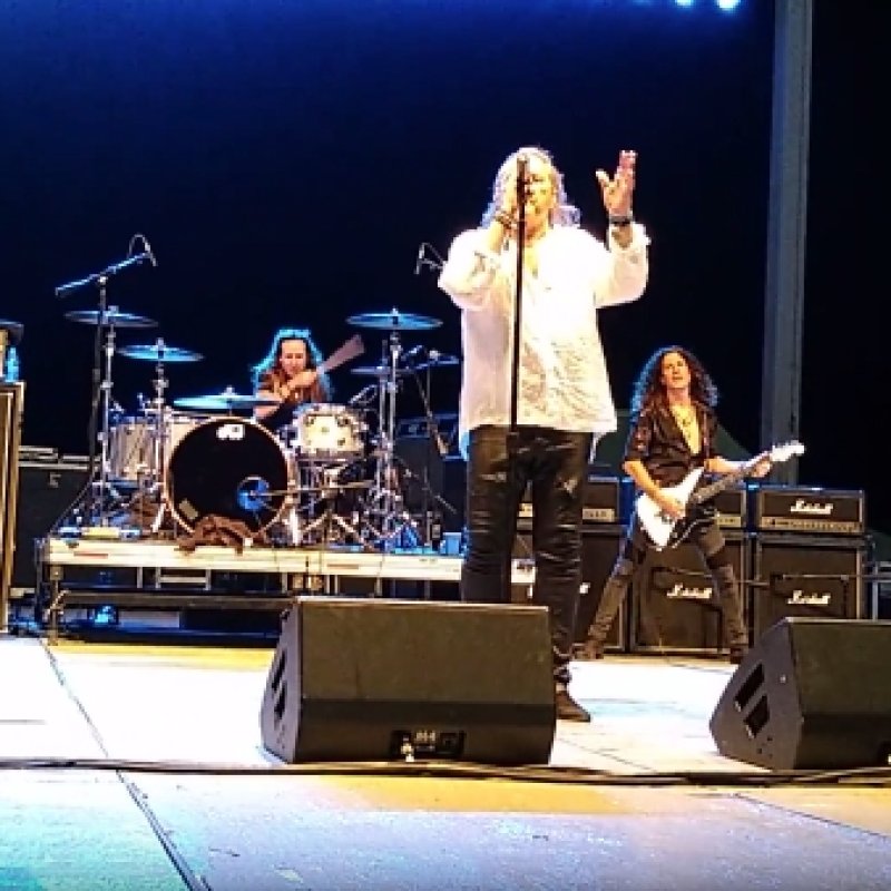 DOKKEN Performs At Iowa Speedway 