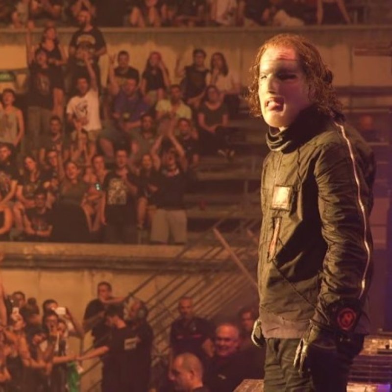 Paramedics Force To Enter The Crowd During SLIPKNOT&rsquo;s San Bernardino Show As Mosh Pit Gets Out Of Control (Video)